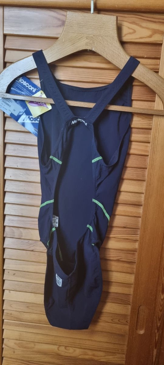 Bañador deporte azul sin estrenar , talla 42