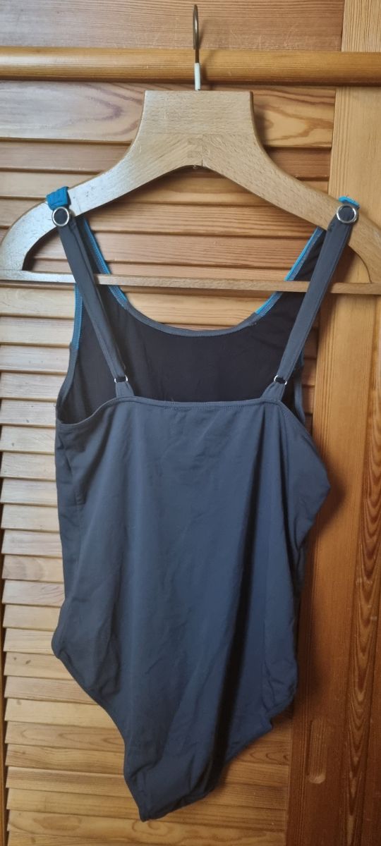 Bañador gris sin estrenar de deporte, talla 46