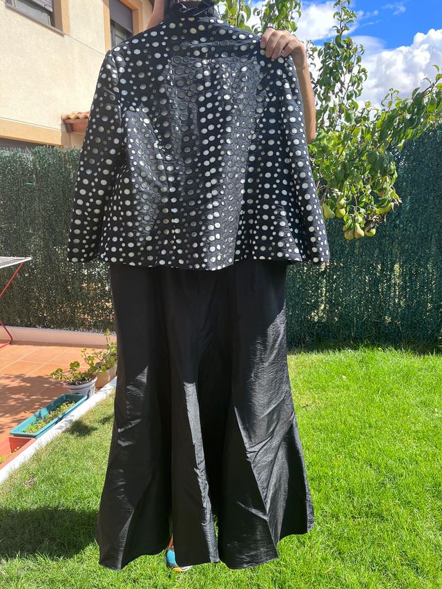 Vestido negro de madrina con chaqueta