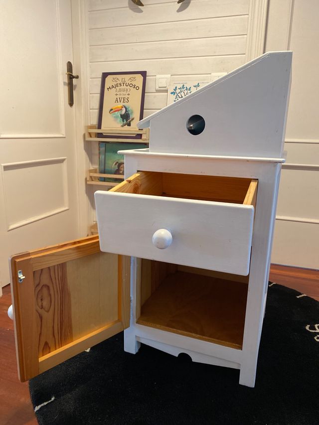 MESITA de madera maciza.