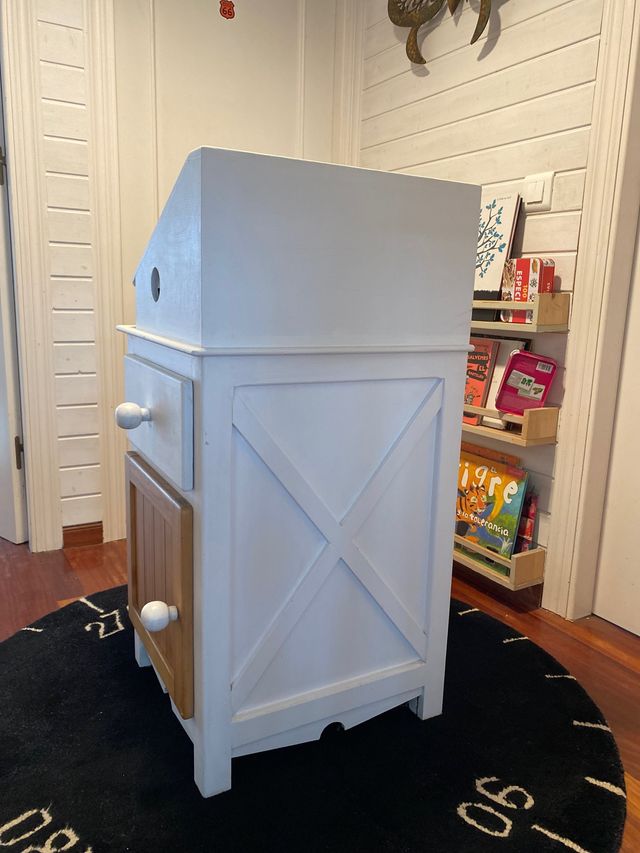 MESITA de madera maciza.