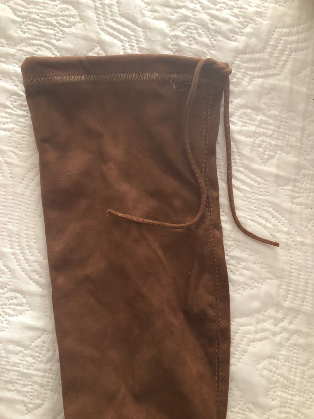 Botas altas de antelina color marrón talla 37.