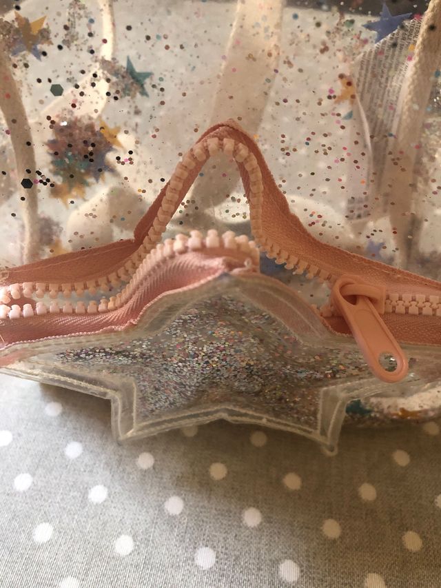 MOCHILA TRANSPARENTE CON PURPURINA DE ZARA
