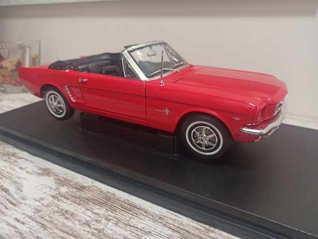 Mustang 1964  1/18