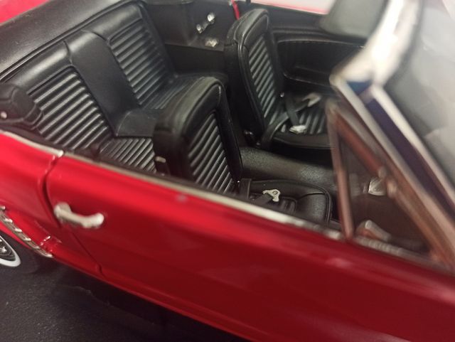 Mustang 1964  1/18