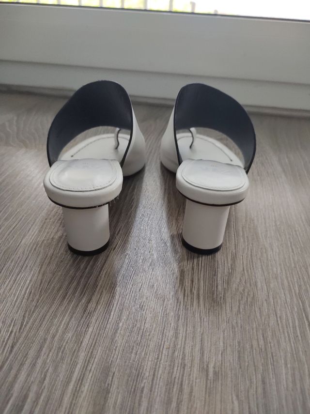 Zueco, Mule marca Zara.