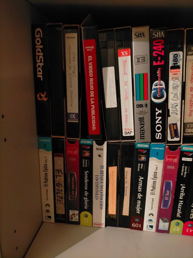 LOTE 25 CINTAS VHS ORIGINALES.