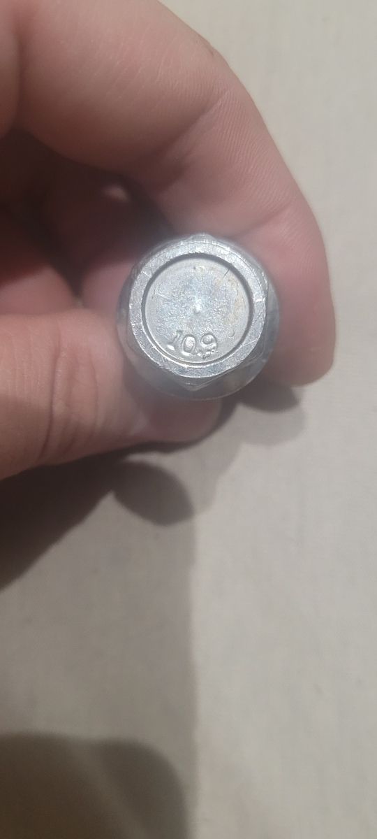 Tornillos para llantas 10.9