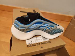 Adidas Yeezy 700 V3 Arzareth