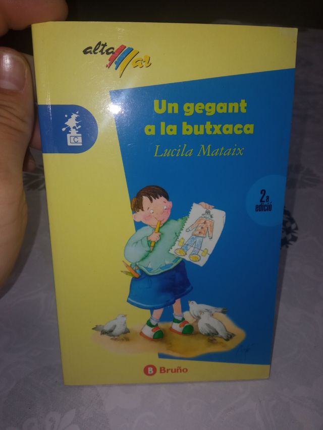 Um elegante na poltrona