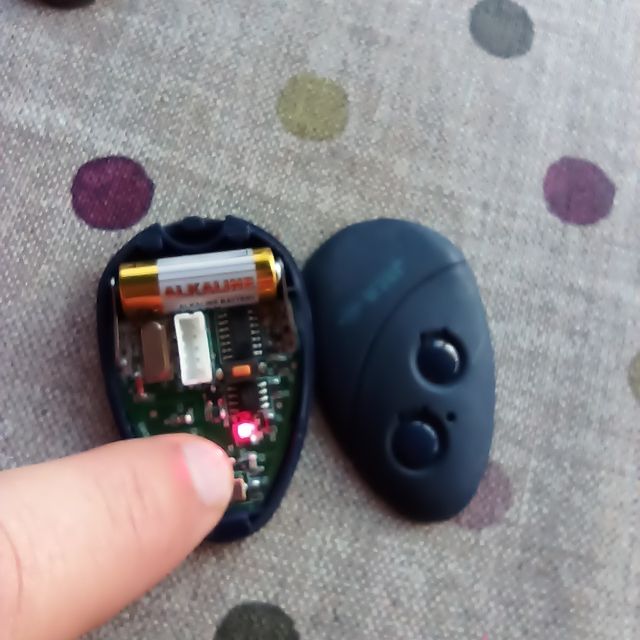 mando garaje  frecuencia 433.92 Mhz.