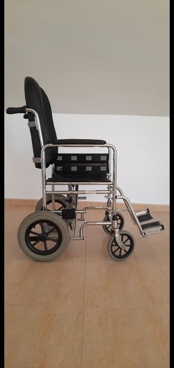 Lote de andador y silla de ruedas para adulto