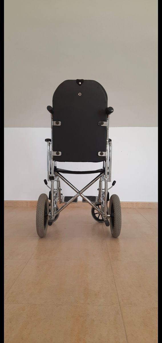 Lote de andador y silla de ruedas para adulto