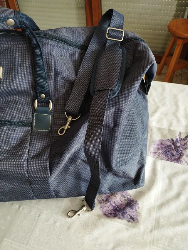 bolsa de viaje o deporte. con ruedas