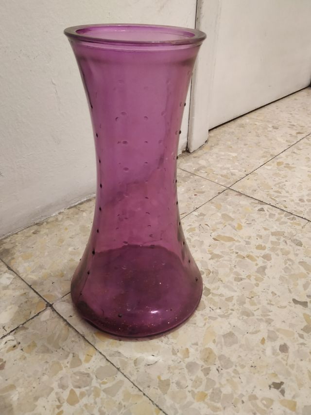 jarrón morado