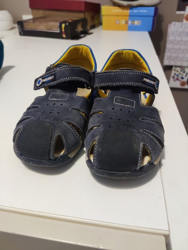 Sandalias piel azul marino.