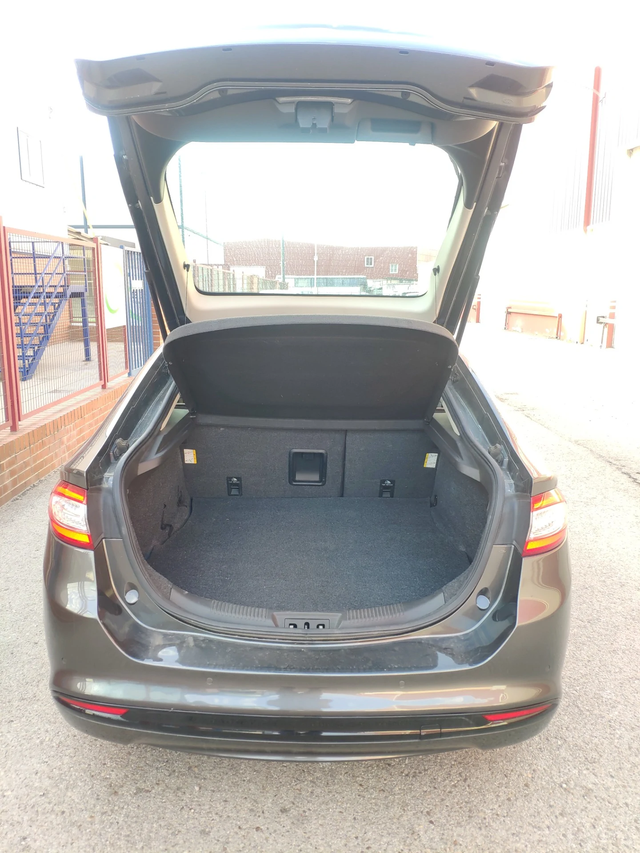 ALQUILER DE TURISMO FORD MONDEO