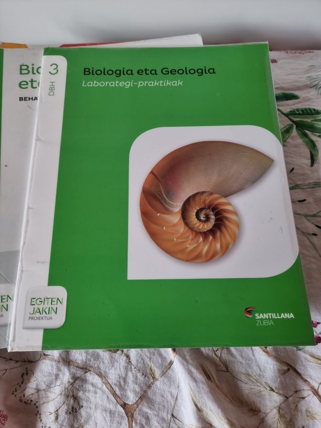 Libro de bio-geo Dbh3