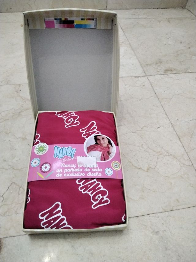 NANCY PAÑUELO DE SEDA DE FAMOSA