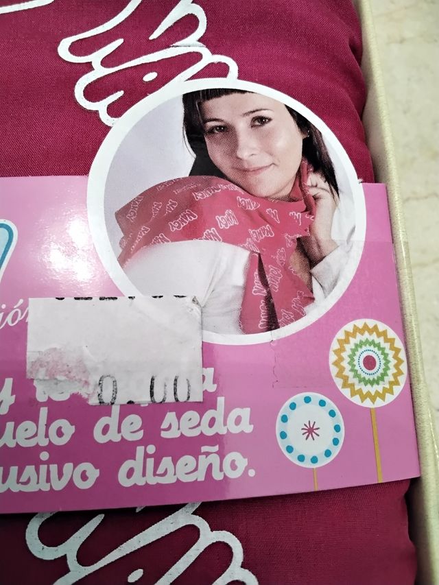 NANCY PAÑUELO DE SEDA DE FAMOSA