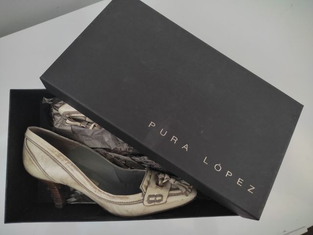 Zapatos mocasín y borlas tacón de piel Pura López 