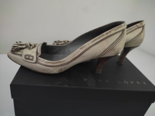 Zapatos mocasín y borlas tacón de piel Pura López 