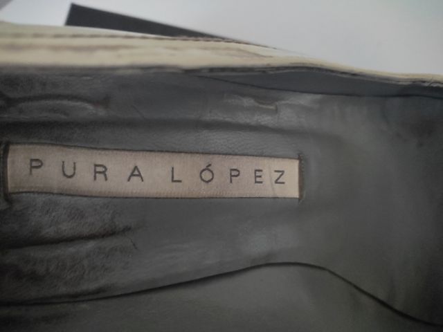 Zapatos mocasín y borlas tacón de piel Pura López 