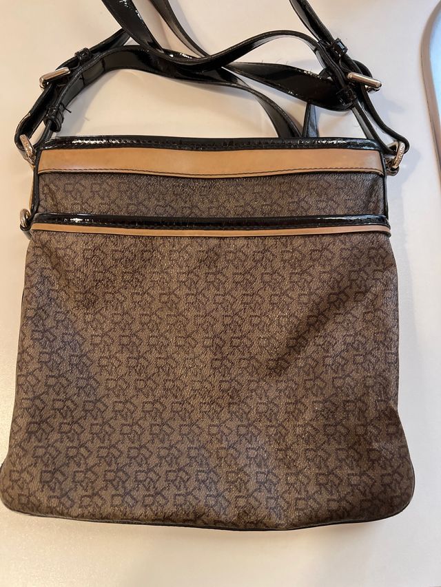 Bolso DKNY bandolera piel