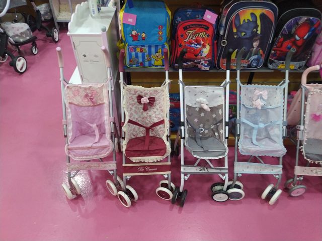 sillitas de muñecas de varios tamaños