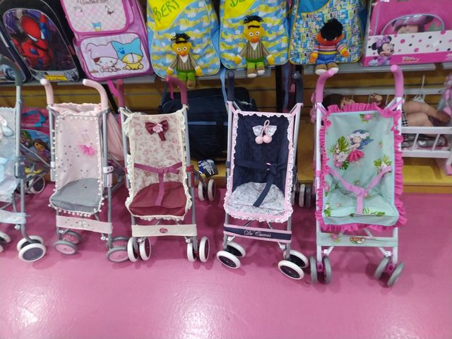 sillitas de muñecas de varios tamaños