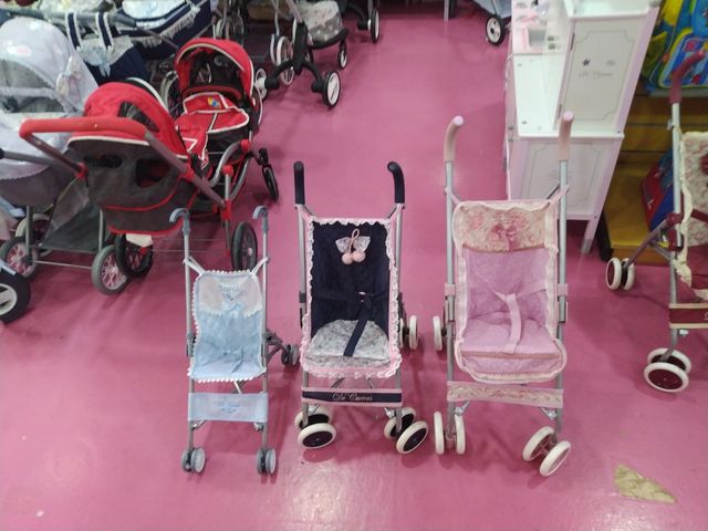 sillitas de muñecas de varios tamaños