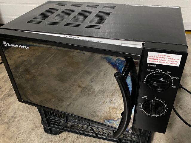 MICROONDAS RUSSELS HOBBS