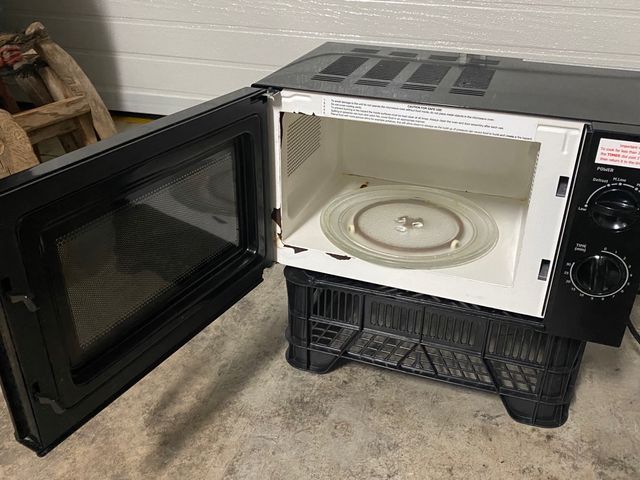 MICROONDAS RUSSELS HOBBS