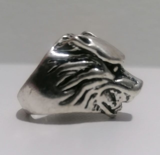 Anello testa di Lupo in acciaio.
Misure disponibil