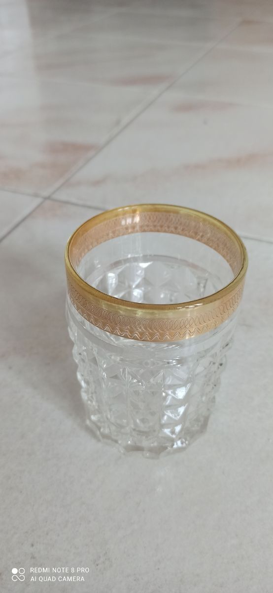 set completo di bicchieri e bottiglie per whisky