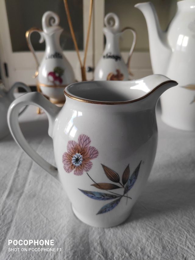 Juego té o café, y aceiteras. Vintage (25€ Todo).