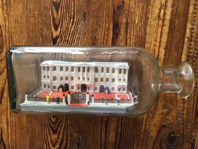 Buckingham Palace. Dins ampolla.