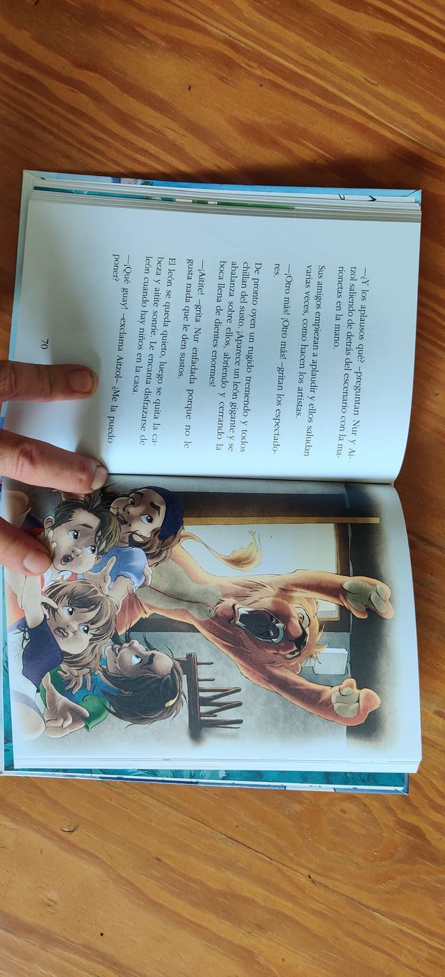 NUR y la casa embrujada. Casa de brujas.Como Nuevo