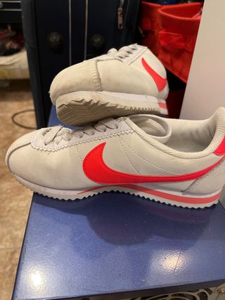 Tenis nike cortes de segunda mano por 19 EUR en Aguilas en WALLAPOP