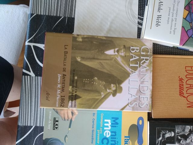 Diversos títulos y autores