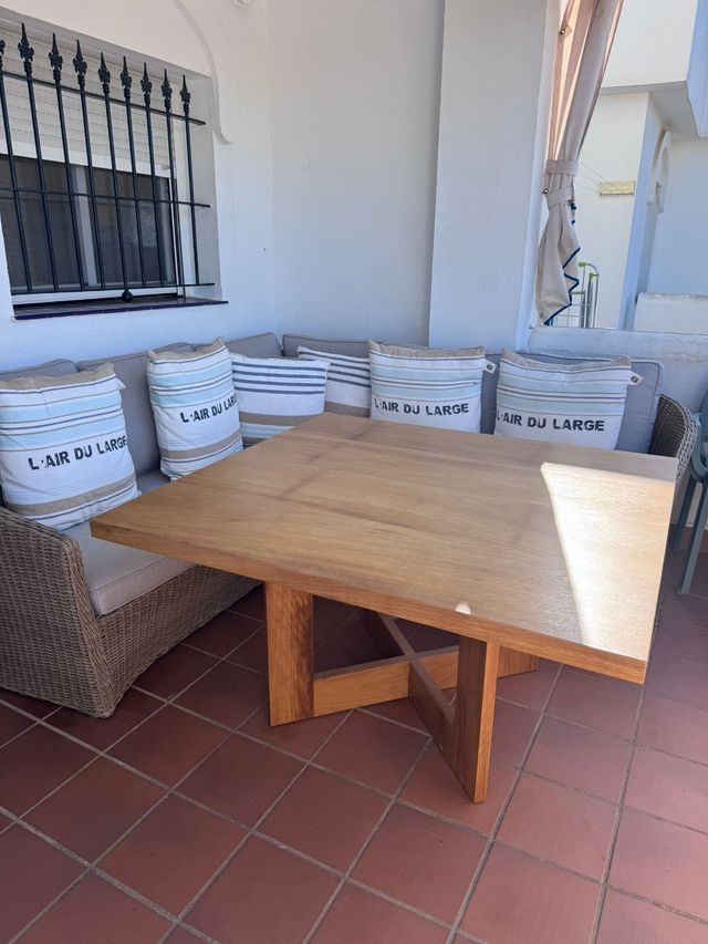 mesas de madera de iroko