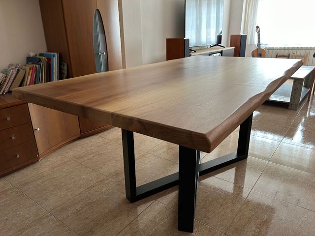 mesas de madera de iroko