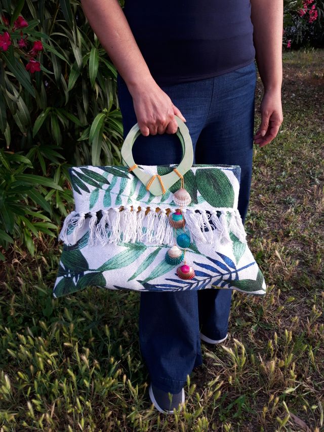 Borsa in cotone stampato con frange e conchiglie