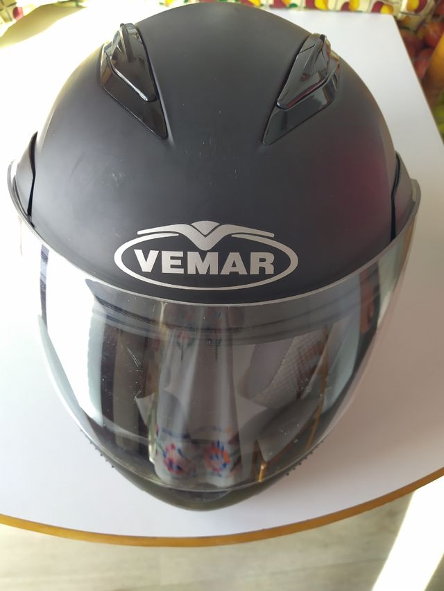 Casco de moto marca VEMAR
