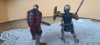 2 Guerrieri medievali, h media 10 cm., 8,99 l'uno