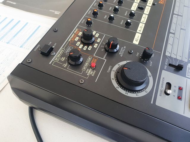 Roland TR-808 Rhythm Composer MINT