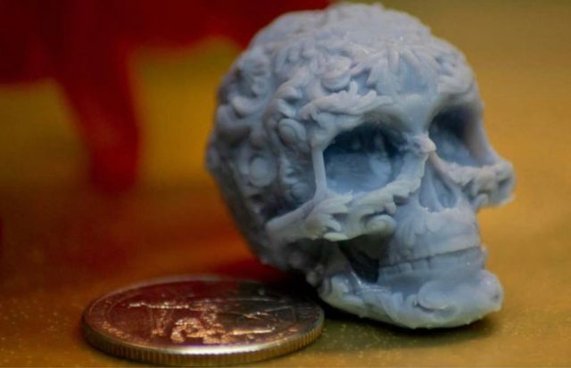 Se hacen figuras en resina