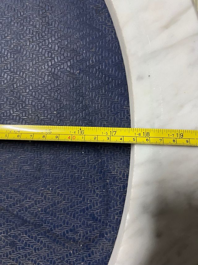 Lavabo encastre beige y piedra de marmol