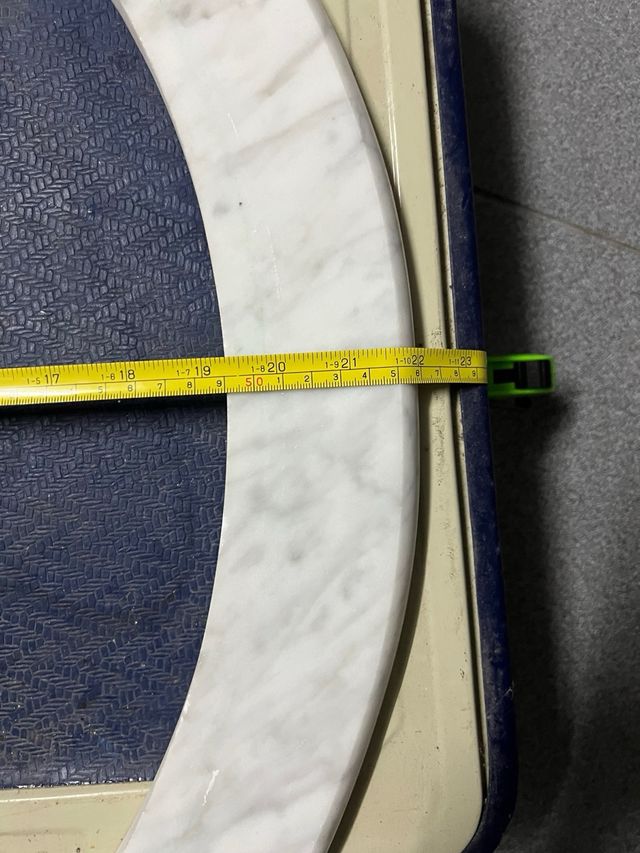 Lavabo encastre beige y piedra de marmol