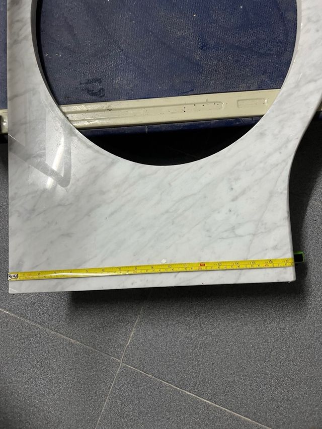 Lavabo encastre beige y piedra de marmol